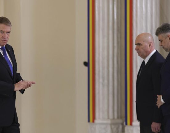Imaginile aniversarii Guvernului Ciolacu Bolojan suparat Marcel Ciolacu nervos Klaus Iohannis mandru