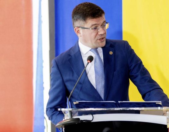 Costel Alexe a amenintat un jurnalist Iti dau un cap in gura Apoi a explicat Mi s a activat instinctul de parinte