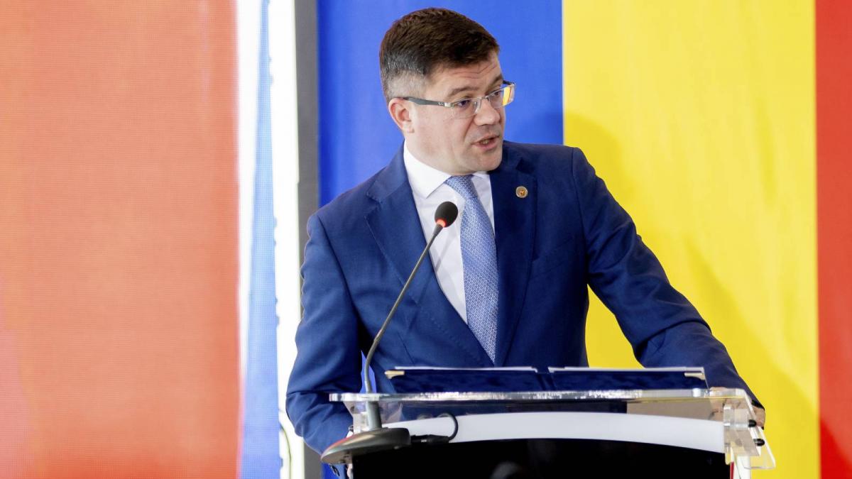 Costel Alexe a amenintat un jurnalist Iti dau un cap in gura Apoi a explicat Mi s a activat instinctul de parinte