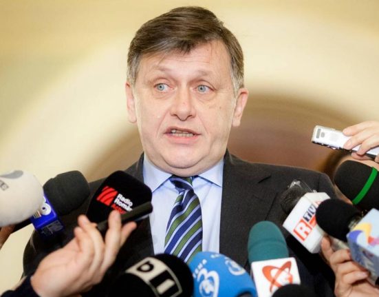 Crin Antonescu cere liderilor Coalitiei sa decida data alegerilor si daca il mai vor candidat Am pus lucrurile pe pauza