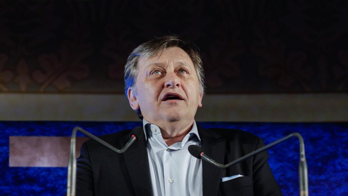 Crin Antonescu doreste ca Georgescu sa candideze din nou Sa l vedem in carne si oase la dezbatere nu ca o holograma