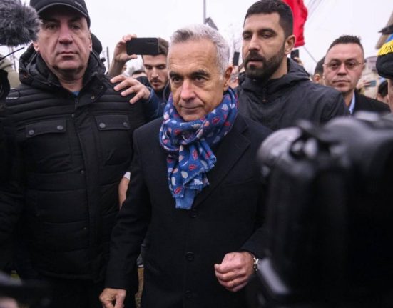 Kelemen Hunor Georgescu nu trebuie blocat sa candideze Trebuie invins cu stampila in mana