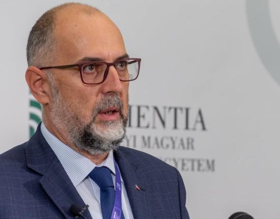 Kelemen Hunor Reducerile din sectorul bugetar trebuie discutate cu oamenii Trebuie sa depasim bariera pensionarii la 48 50 de ani
