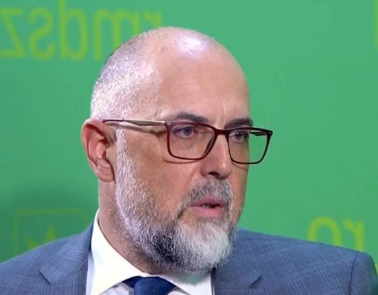Kelemen Hunor ii cere lui Iohannis sa rupa tacerea Mi e teama ca lipsa de comunicare si transparenta sa nu fie decontata de Crin Antonescu