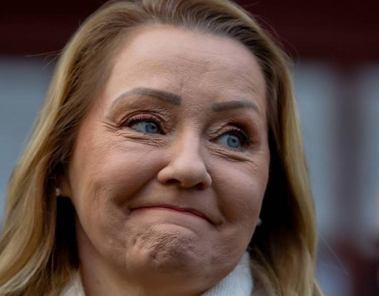 Lasconi afirma ca Antonescu este o marioneta intr un joc al puterii Ciolacu si protectorul sau Iohannis se joaca cu democratia