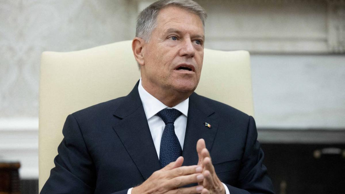 Parlamentarii Opozitiei au strans semnaturi pentru suspendarea lui Iohannis