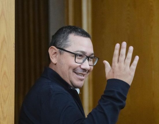 Ponta anunta ca ar putea candida la prezidentiale chiar daca Ciolacu il va exclude din PSD Are o obligatie fata de PNL