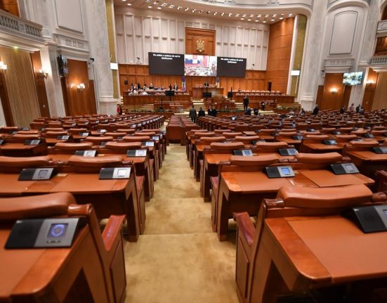 Senatul Romaniei concediaza 156 de angajati