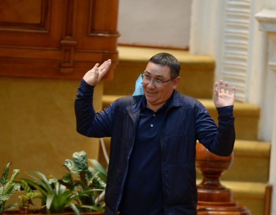 Victor Ponta duce scrisoarea sustinatorilor lui Georgescu