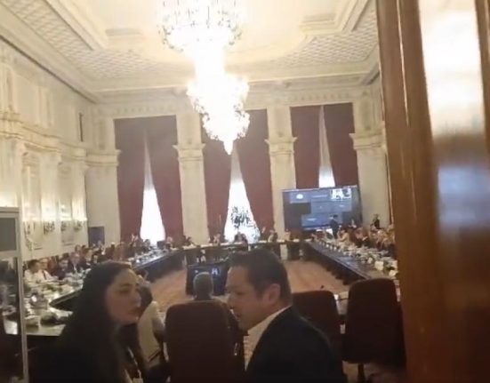 Circ in Parlament pe suspendarea lui Iohannis doi senatori SOS siau retras semnaturile doi USRisti au semnat in loc