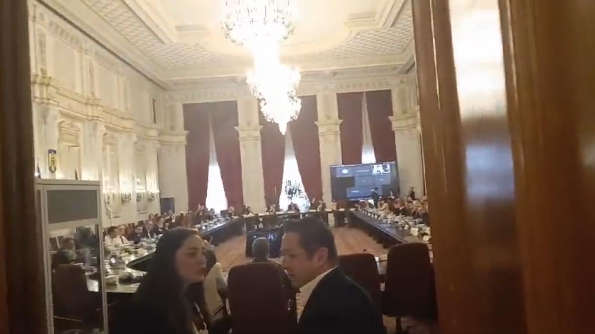 Circ in Parlament pe suspendarea lui Iohannis doi senatori SOS siau retras semnaturile doi USRisti au semnat in loc