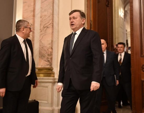 Crin Antonescu doreste reglementarea retelelor sociale Ma deranjeaza posibilitatea falsificarii si instigarii la orice