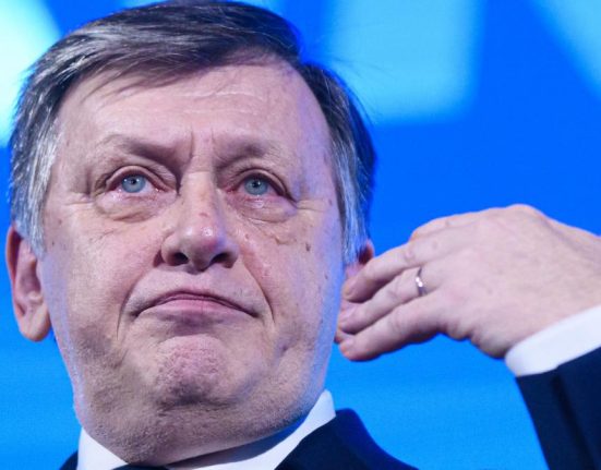 Crin Antonescu o acuza pe Lasconi de populism si ingustime
