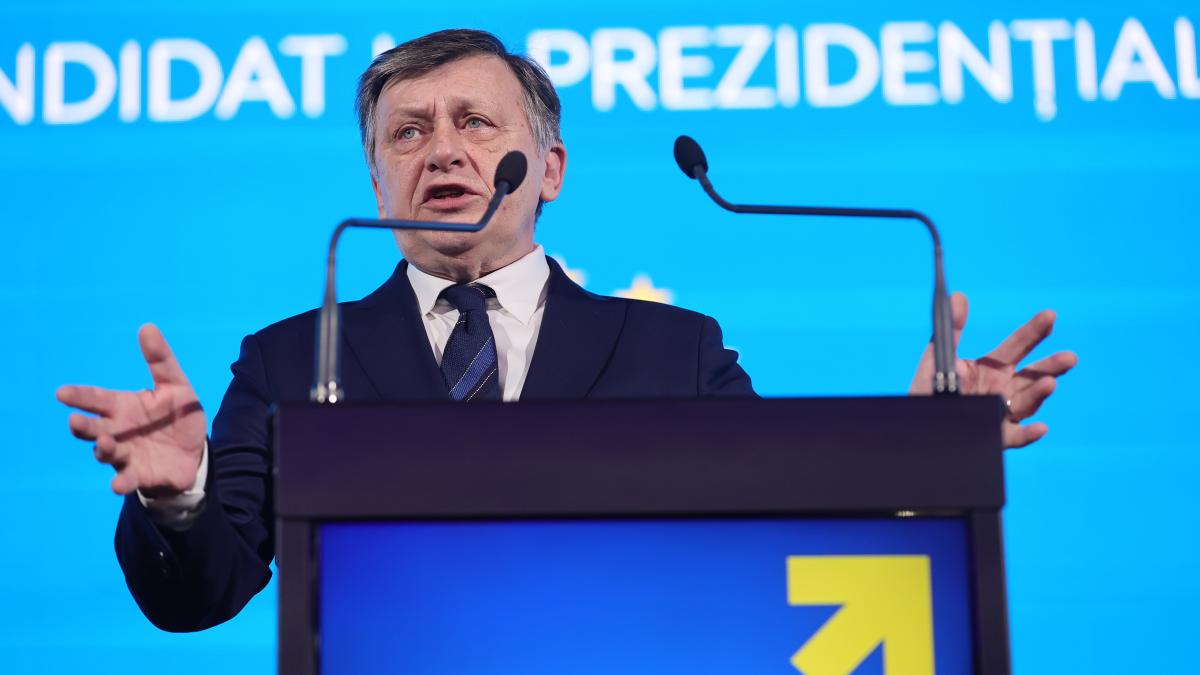 Crin Antonescu solicita convocarea CSAT O tara nu se apara cu mainile n san