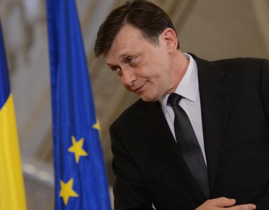 Crin Antonescu strange semnaturi pentru prezidentiale si lanseaza siteul