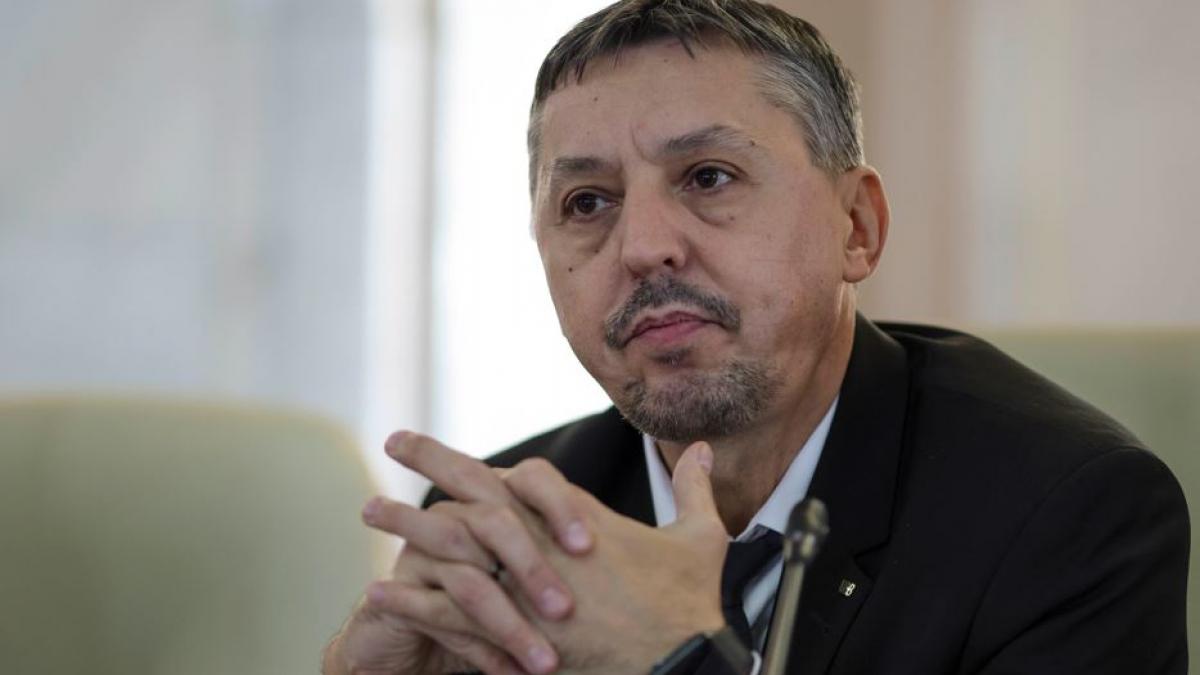 Daniel David Planurile cadru liceale aprobate in mai Cand vor folosi elevii noile manuale