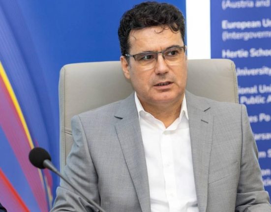 Este regretabil ca cei trei candidati proeuropeni sustin demisia lui Iohannis le este frica de politicienii extremisti prorusi