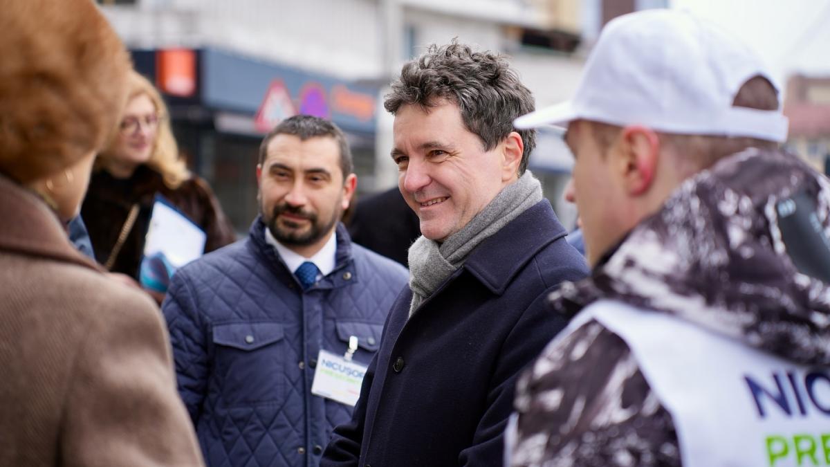 Nicusor Dan a delegat atributiile si a plecat in Moldova