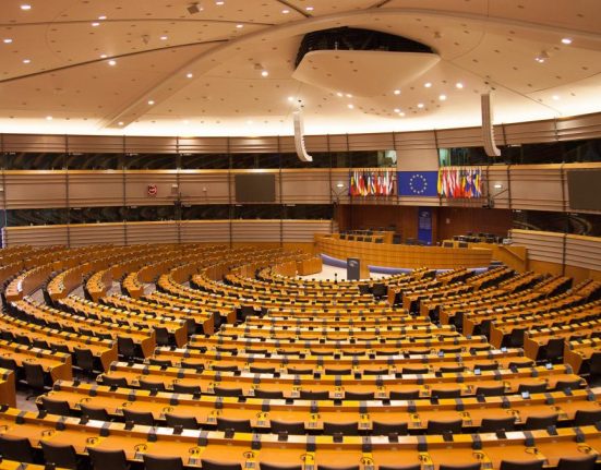 Parlamentul European discuta raportul francez privind manipularea alegerilor in Romania