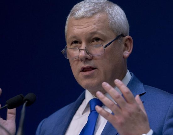 Predoiu raspunde lui Calin Georgescu Nu am trimis mascatii la seful campaniei lui Ministrul de Interne nu gestioneaza dosare