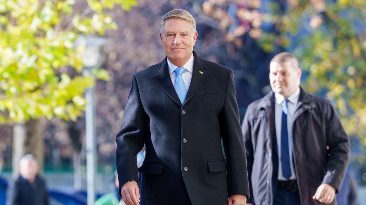 Presiune crescuta pe Klaus Iohannis pentru retragere
