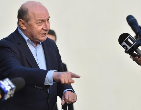 Traian Basescu il critica pe Klaus Iohannis Un act de lasitate