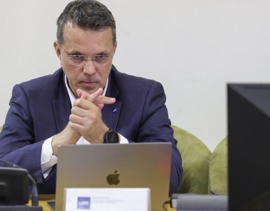 USR nu va vota motiunea de cenzura Un glont politic tras in aer parte din intelegerea dintre AUR si PSD
