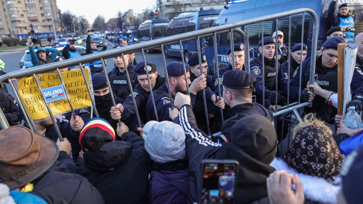 Val de incitari la violenta pe TikTok pentru protestul de sambata Sustinatorii lui Calin Georgescu indeamna la varsare de sange