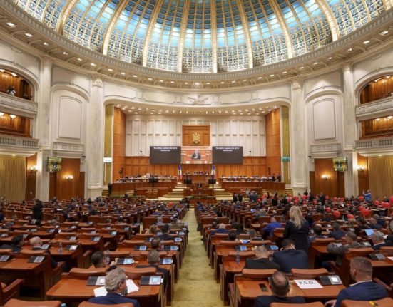 Amenzi crescute pentru parlamentarii cu absente nemotivate