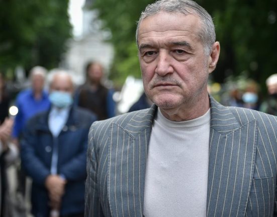 Becali I am dat lui George Simion 3 tone de branza la nunta