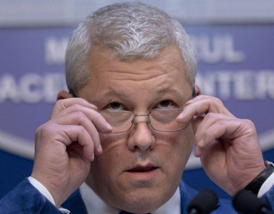 Catalin Predoiu Nu exista democratie daca politicienii se asociaza cu oameni inarmati