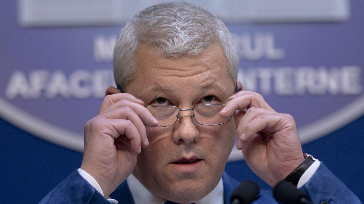 Catalin Predoiu Nu exista democratie daca politicienii se asociaza cu oameni inarmati