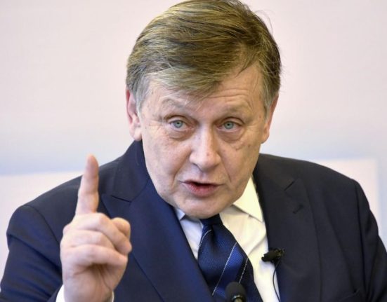 Crin Antonescu Donald Trump are dreptate SUA nu trebuie sa plateasca pentru noi Cred ca 35 din PIB pentru Aparare e posibil