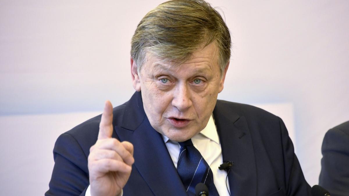 Crin Antonescu Donald Trump are dreptate SUA nu trebuie sa plateasca pentru noi Cred ca 35 din PIB pentru Aparare e posibil