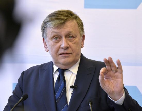 Crin Antonescu Nu mi am imaginat ca in Romania se va pune politic problema Vest sau Est