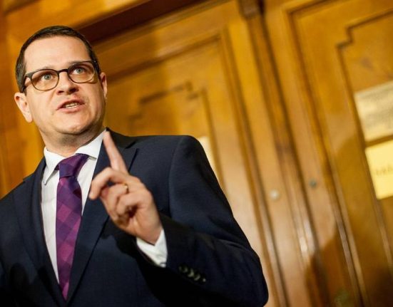 Eduard Hellvig sfaturi pentru citirea hartiilor serviciilor Cu rezerve precautie dubii