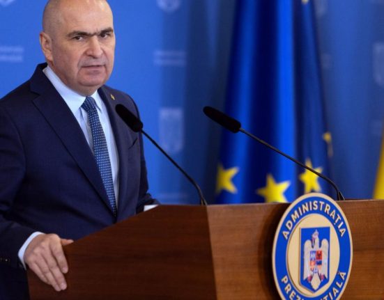 Ilie Bolojan condamna violentele de la protestul de la BEC Violenta duce doar la degradare distrugere