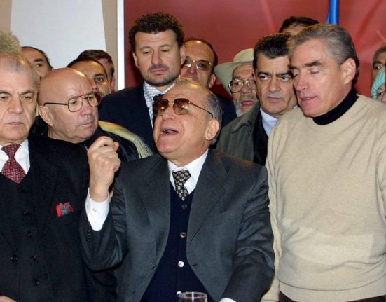 Ion Iliescu pierde certificatul de revolutionar
