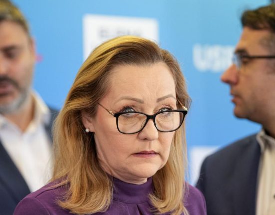 Lasconi Iohannis rupt de realitate Zborurile private de lux sunt o aberatie