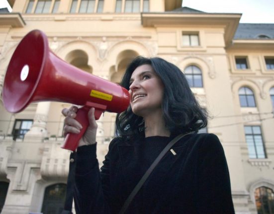 Lavinia Sandru Favoritii din birouri s au topit in fata votului real Un mesaj despre adevar sondaje si Romania reala