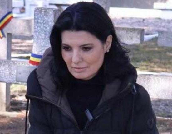 Lavinia Sandru a omagiat eroii cazuti la Oarba de Mures Am platit cu sange Ce facem azi pentru Romania