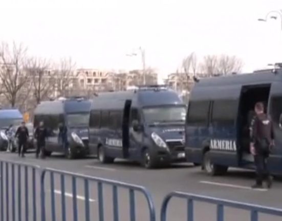 Mobilizare la CCR Georgescu candideaza 25 de dube Jandarmerie