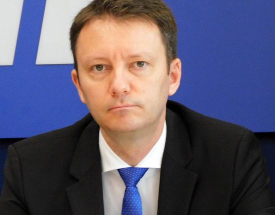 Siegfried Muresan E greu sa redirectionezi banii din Fondul de Redresare spre aparare