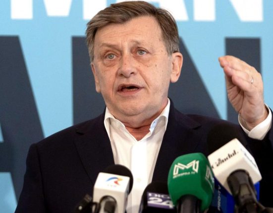 Crin Antonescu Merita sa avem un proiect al cartii