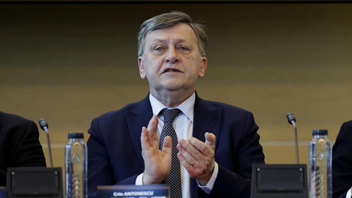 Crin Antonescu exclude aducerea USR la guvernare daca castiga alegerile Oamenii astia tot s ar certa