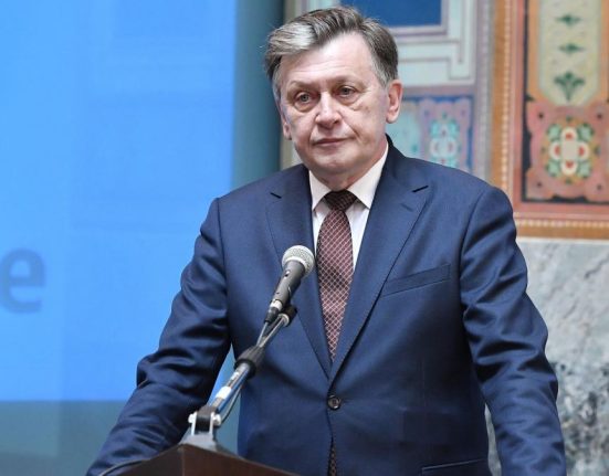 Crin Antonescu isi lanseaza programul prezidential Romania are nevoie de un lider national