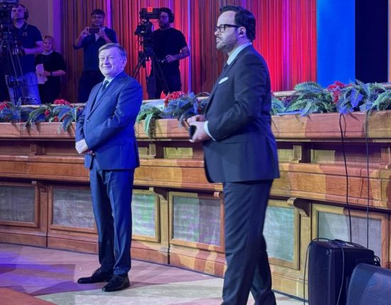 Crin Antonescu o ironizeaza pe Elena Lasconi Nu am incercat la cabinetul sotiei