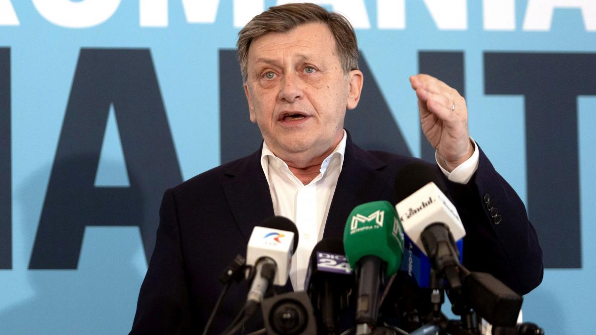 Crin Antonescu replica pentru Nicusor Dan Nu am improprietarit dezvoltatori rechini sau alte animale mentionate de el
