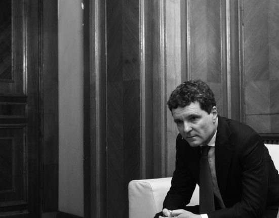 Culisele dezbaterii maraton Un presedinte in fata Natiunii Crin Antonescu si Nicusor Dan in cea mai tensionata zi de campanie