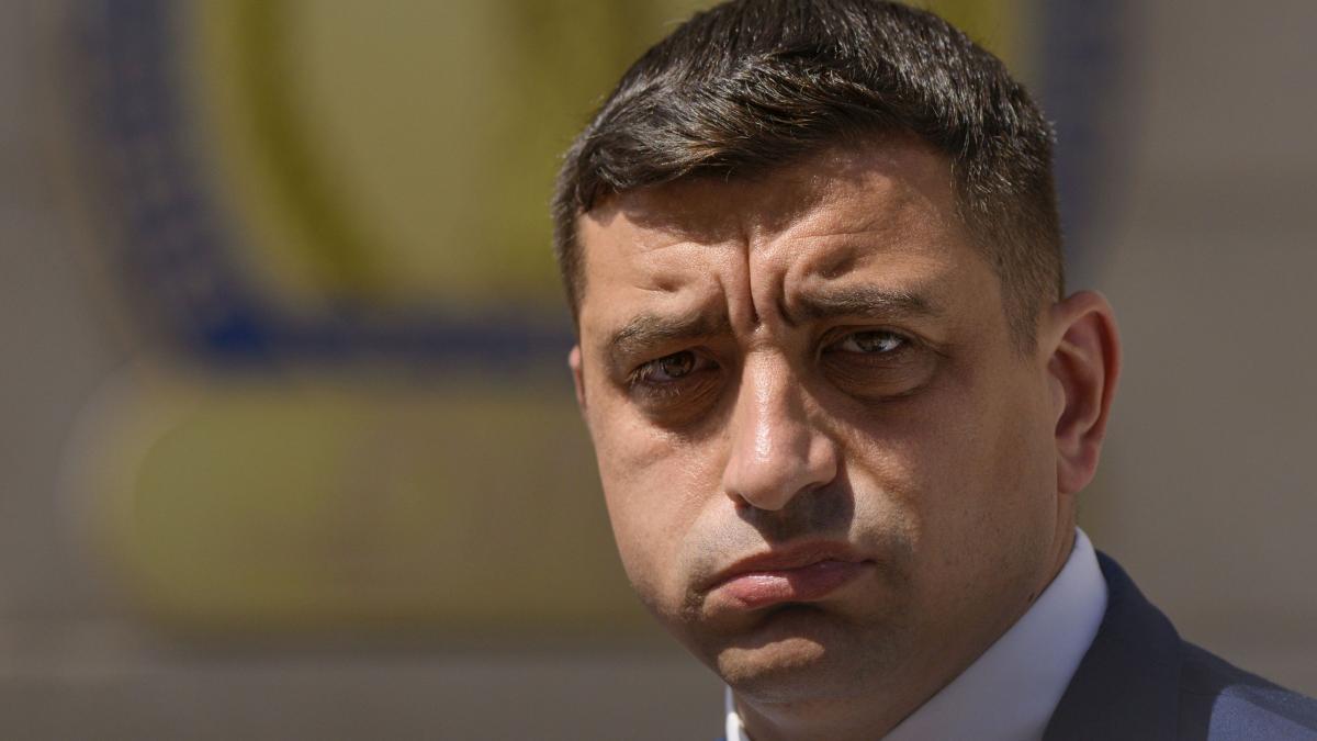 Disperat ca nu l sustine Simion ii ofera functia de premier lui Calin Georgescu Daca si ar dori acest lucru